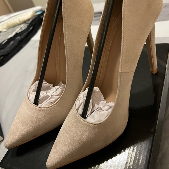 PrettyLittleThing Shoes - Pretty Little Thing light nude suede dress heels Sz UK 4 / US 6